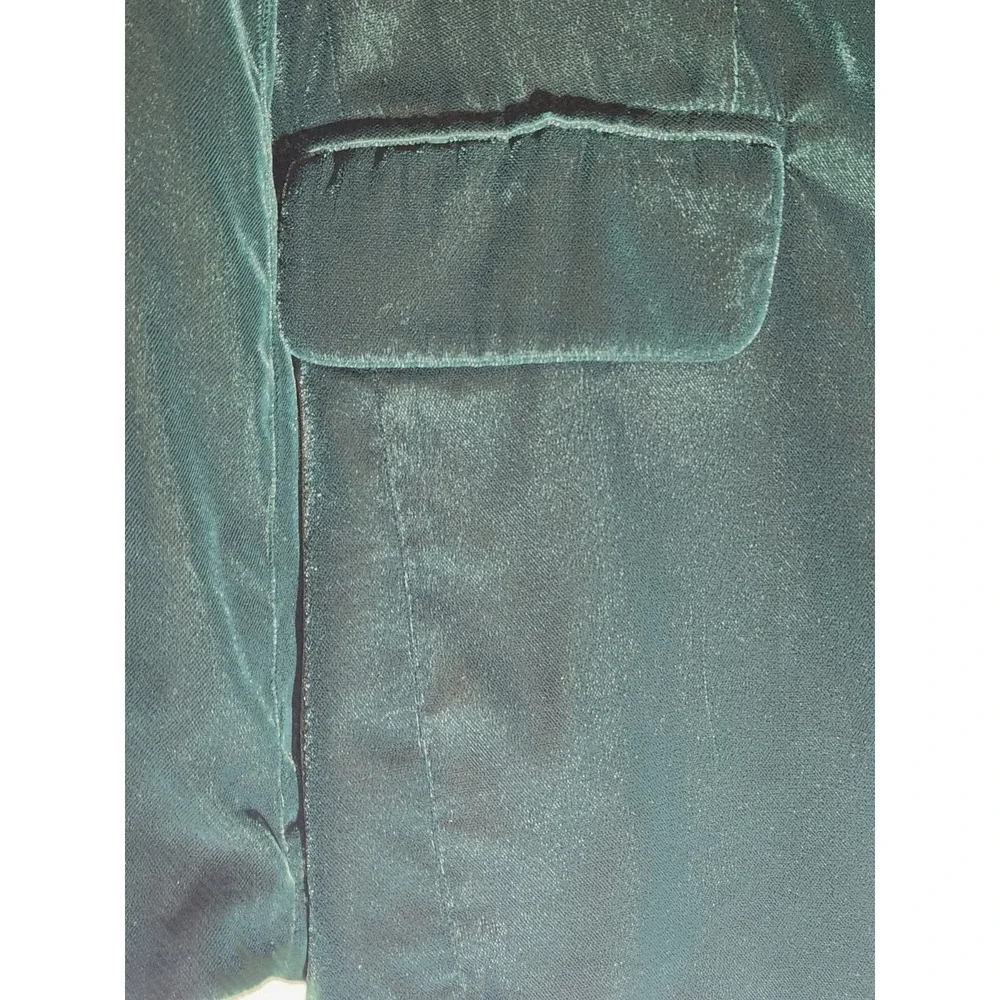 Gibson & Latimer Velvet Notch Lapel Front Coordinating Blazer in Green Size: MED